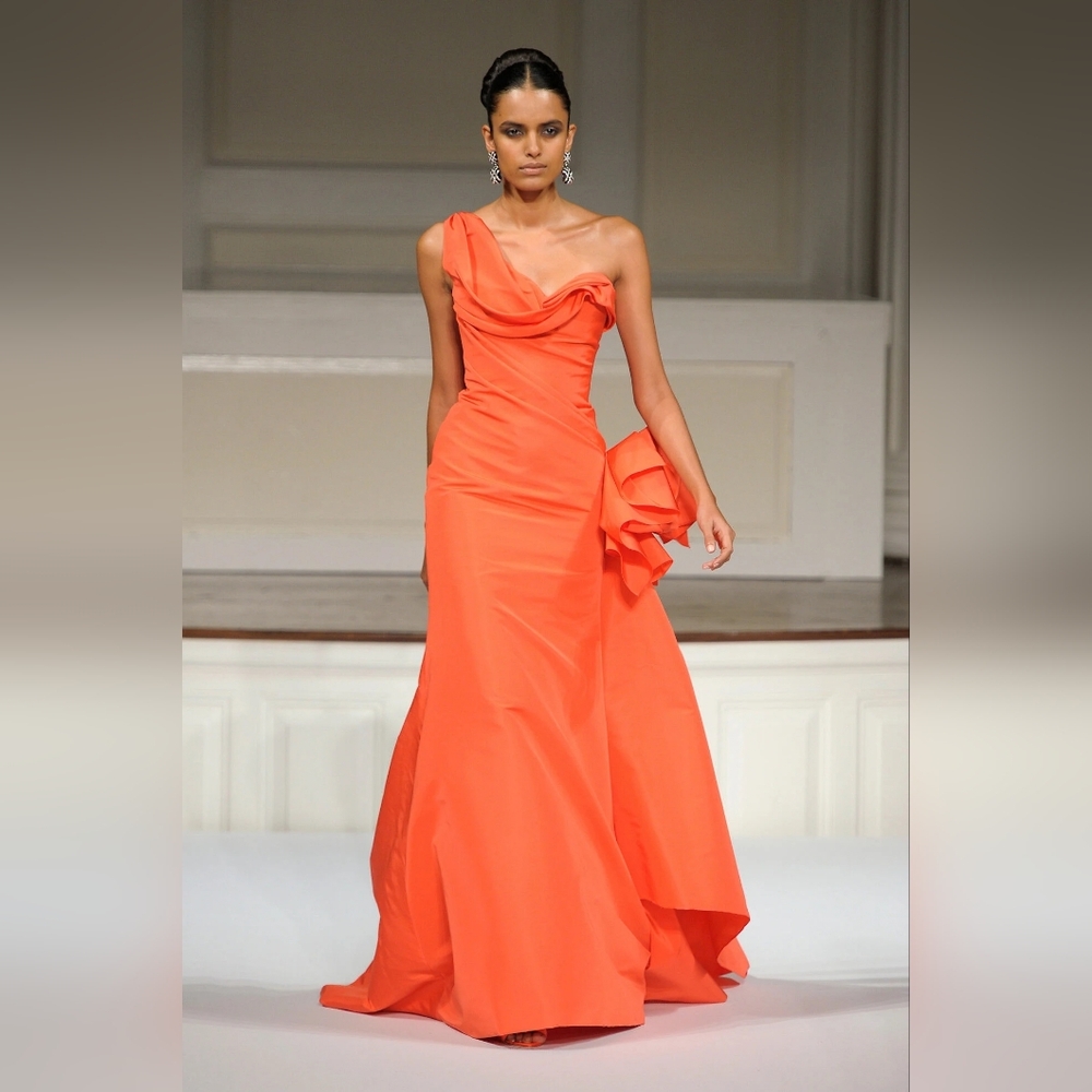 ^$9,000 OSCAR DE LA RENTA ORANGE RED SILK SACH TRAIN RUFFLE GOWN US 6